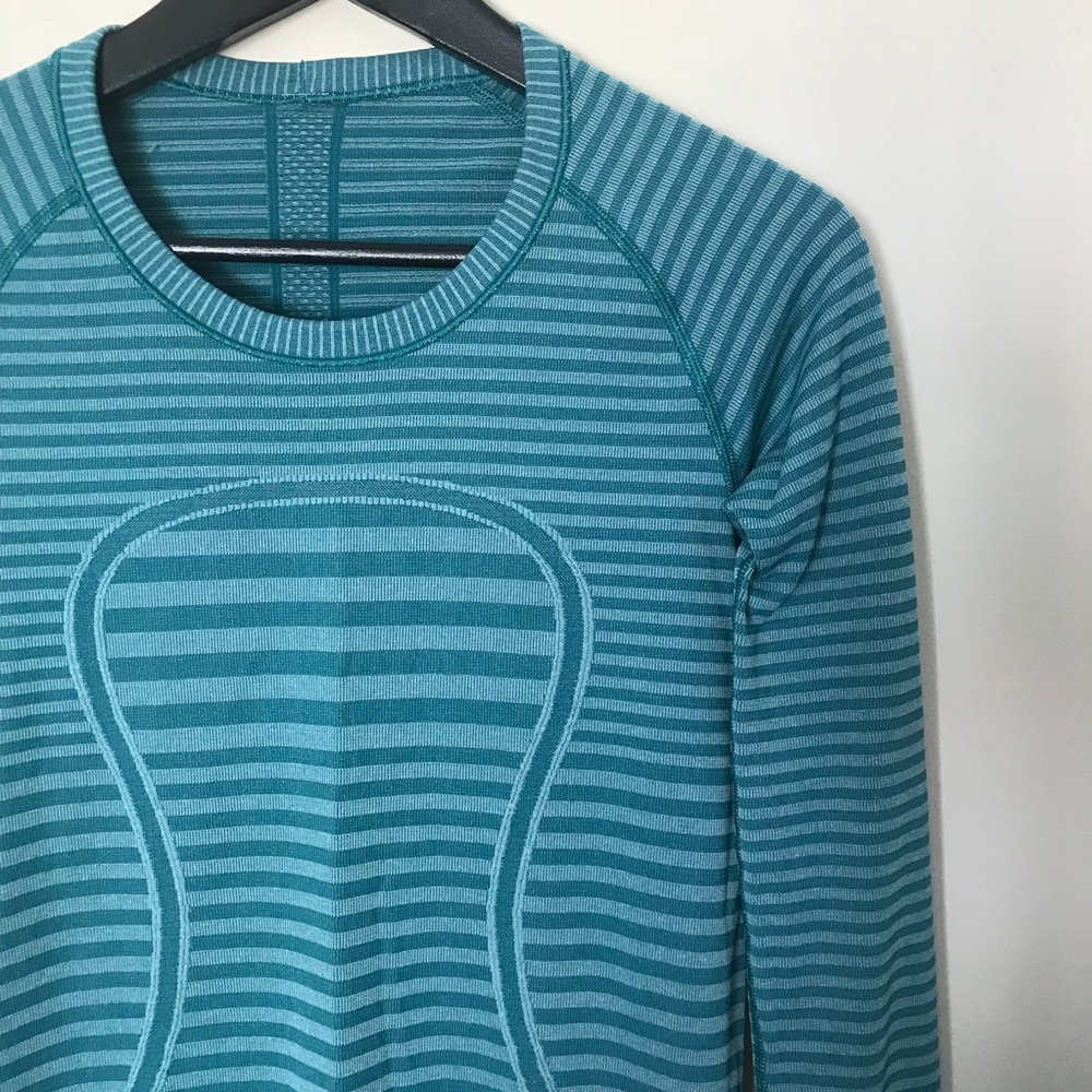 Lululemon Sz 6 turquoise striped athletic top
